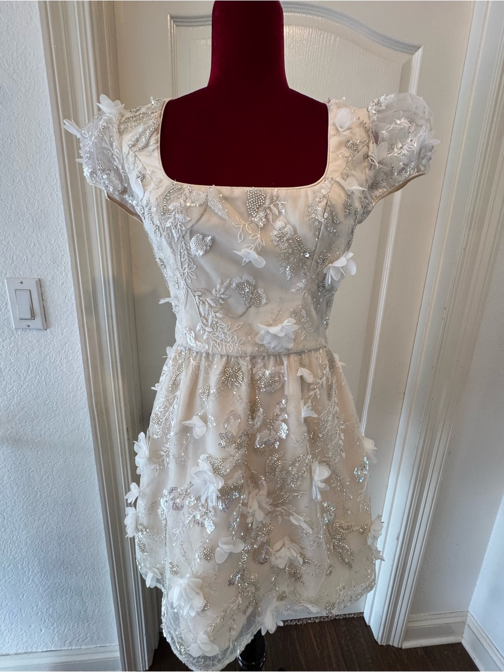 🦄 NWOT Dress the Population Sz S Embellished Ivory Bridal Mini SAMPLE - Picture 5 of 17